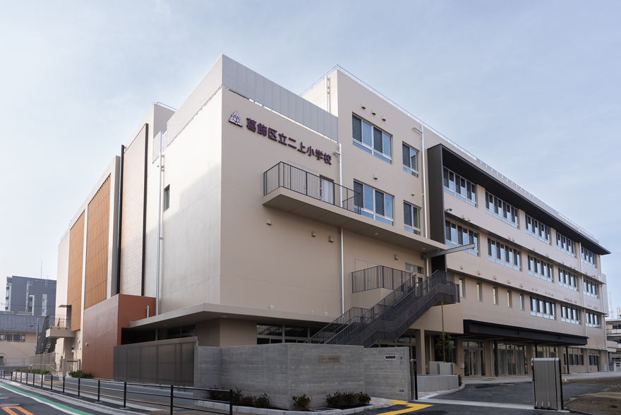 二上小学校竣工写真