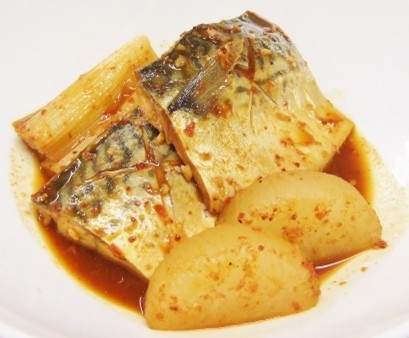 写真は「鯖のピリ辛醤油煮」