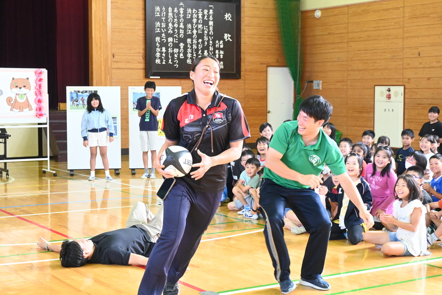 三枝選手母校放漫の写真