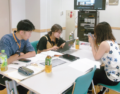 メンバー同士で意見を出し合う様子