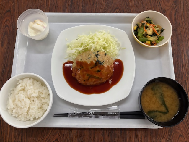 チーズ入り小松菜ハンバーグ