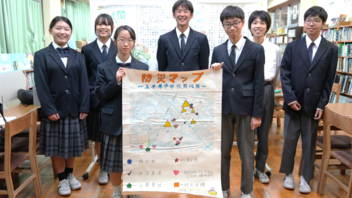 部員の皆さんと防災マップの写真