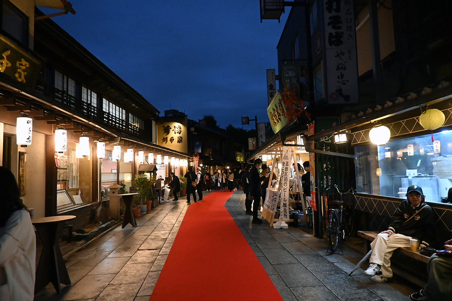 写真：柴又宵祭りの様子